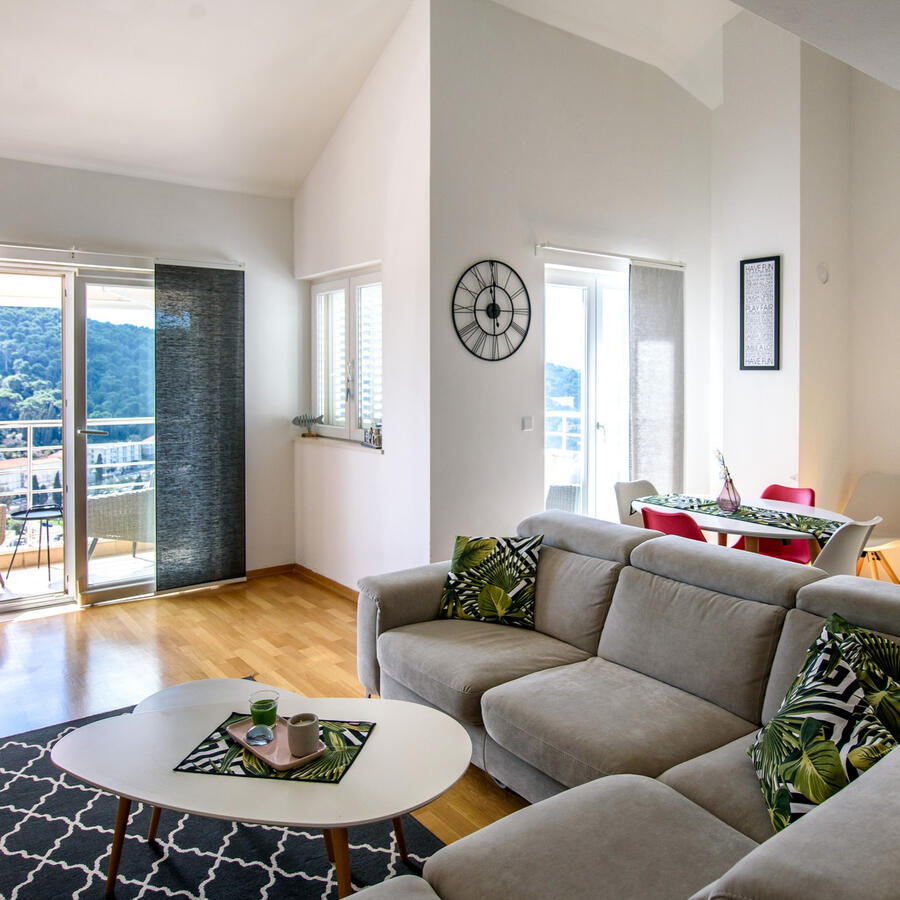 We hold the keys to SUMMER NIGHT!