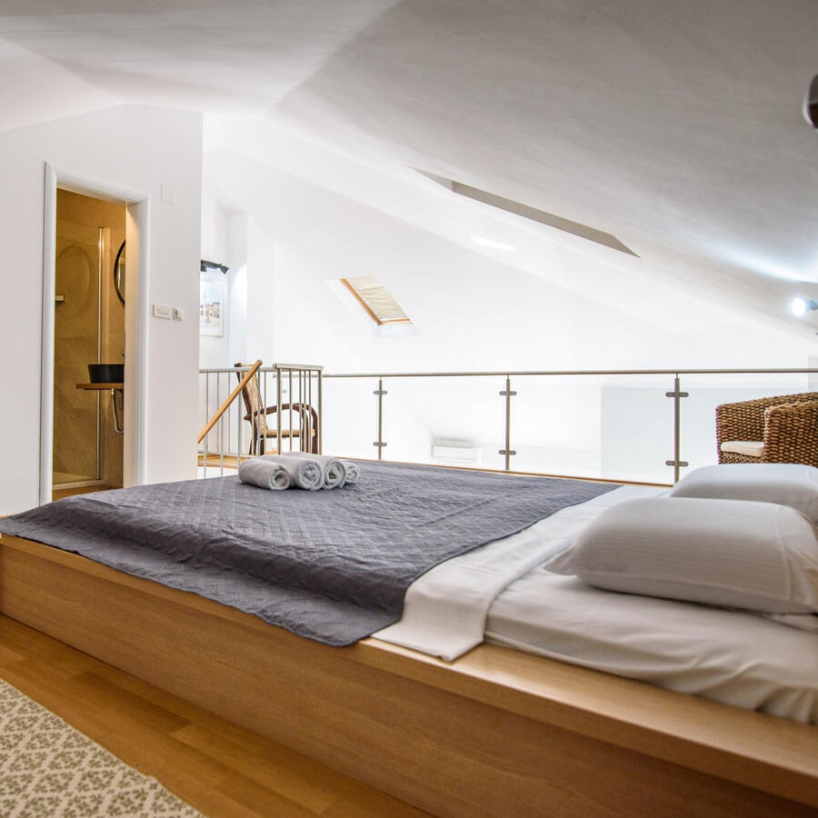 We hold the keys to SUMMER NIGHT!