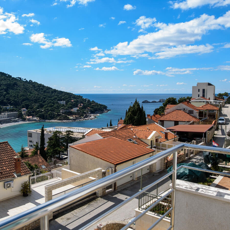 We hold the key to SUMMER NIGHT!