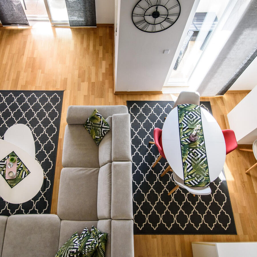 We hold the keys to SUMMER NIGHT!