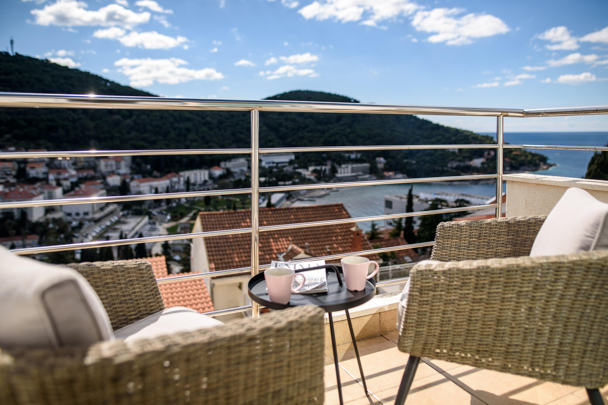 SUMMER NIGHT APARTMENT